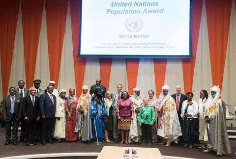 Foto grupal de los participantes en el Premio de Población de las Naciones Unidas 2017.